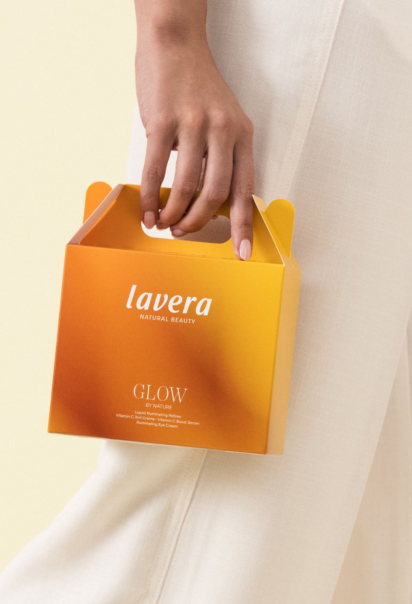 lavera Glow by Nature Routine Complete Set in der Anwendung
