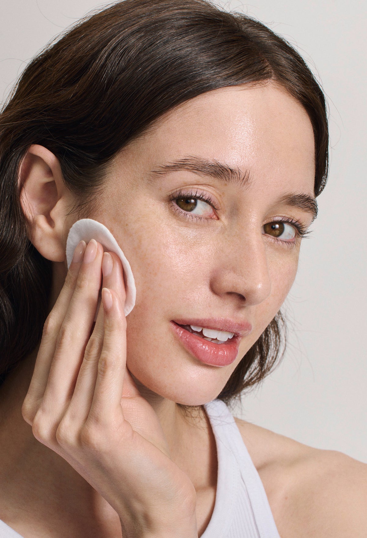 lavera Glow By Nature Liquid Illuminating Refiner in der Anwendung