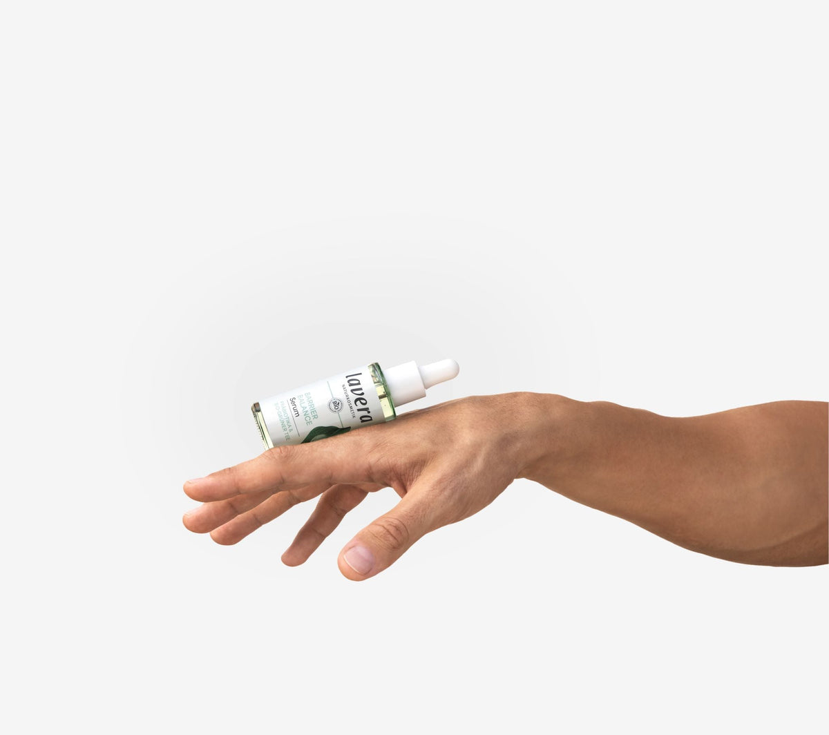 Barrier Balance Serum auf der Hand