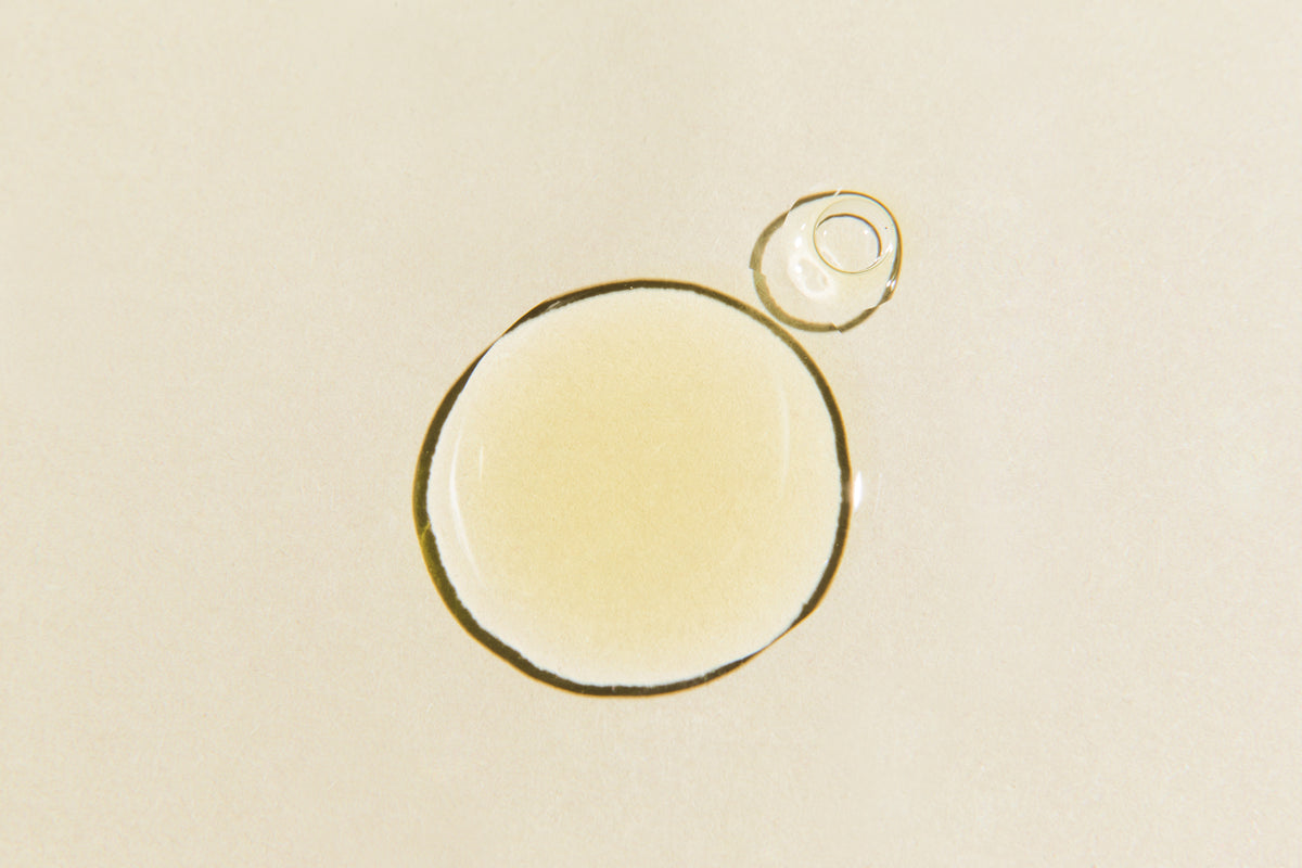 Tropfen eines Serums