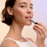 lavera Tripeptide Plump Lipstick in der Anwendung