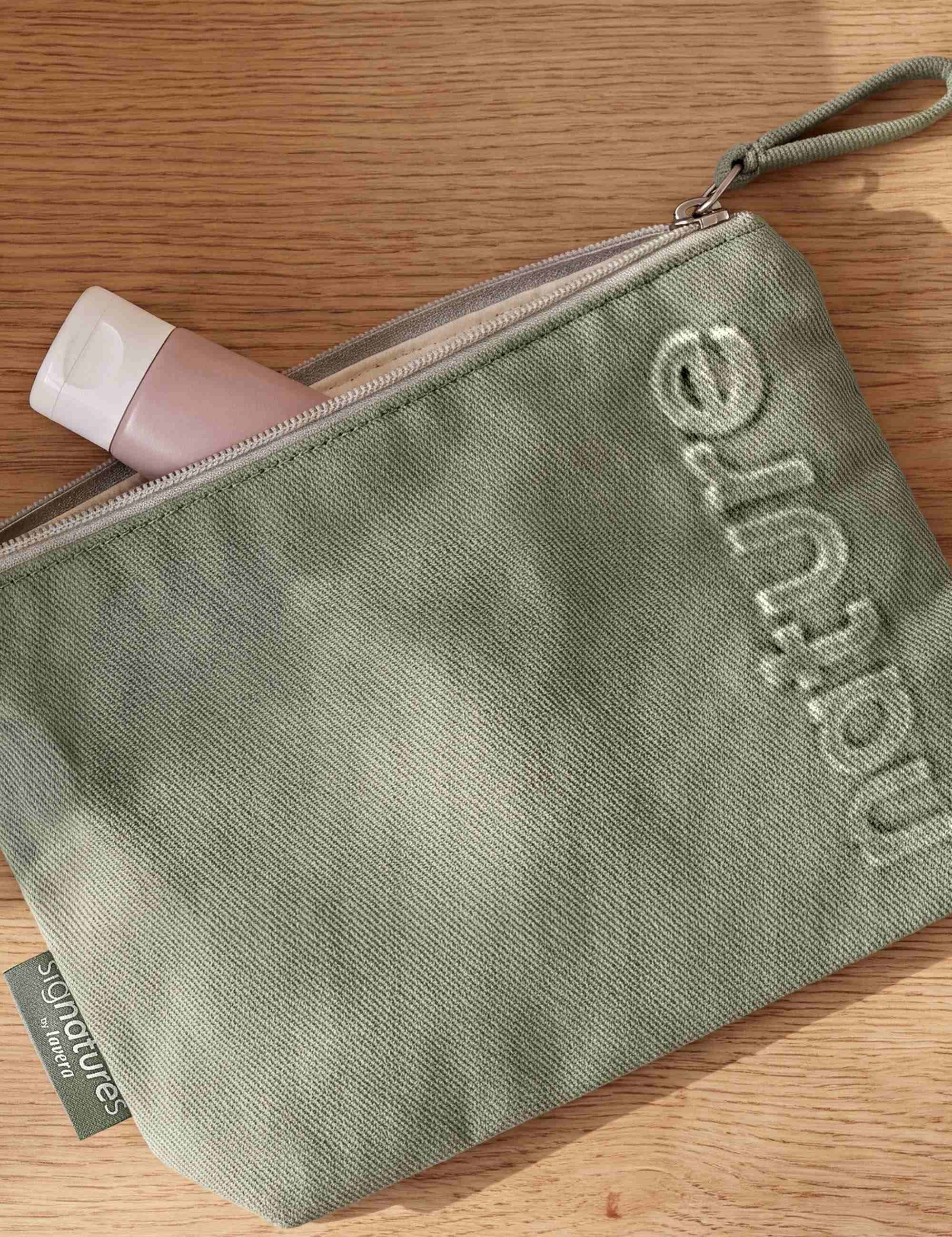 lavera Kosmetiktasche – Sage Green (AI-generated)