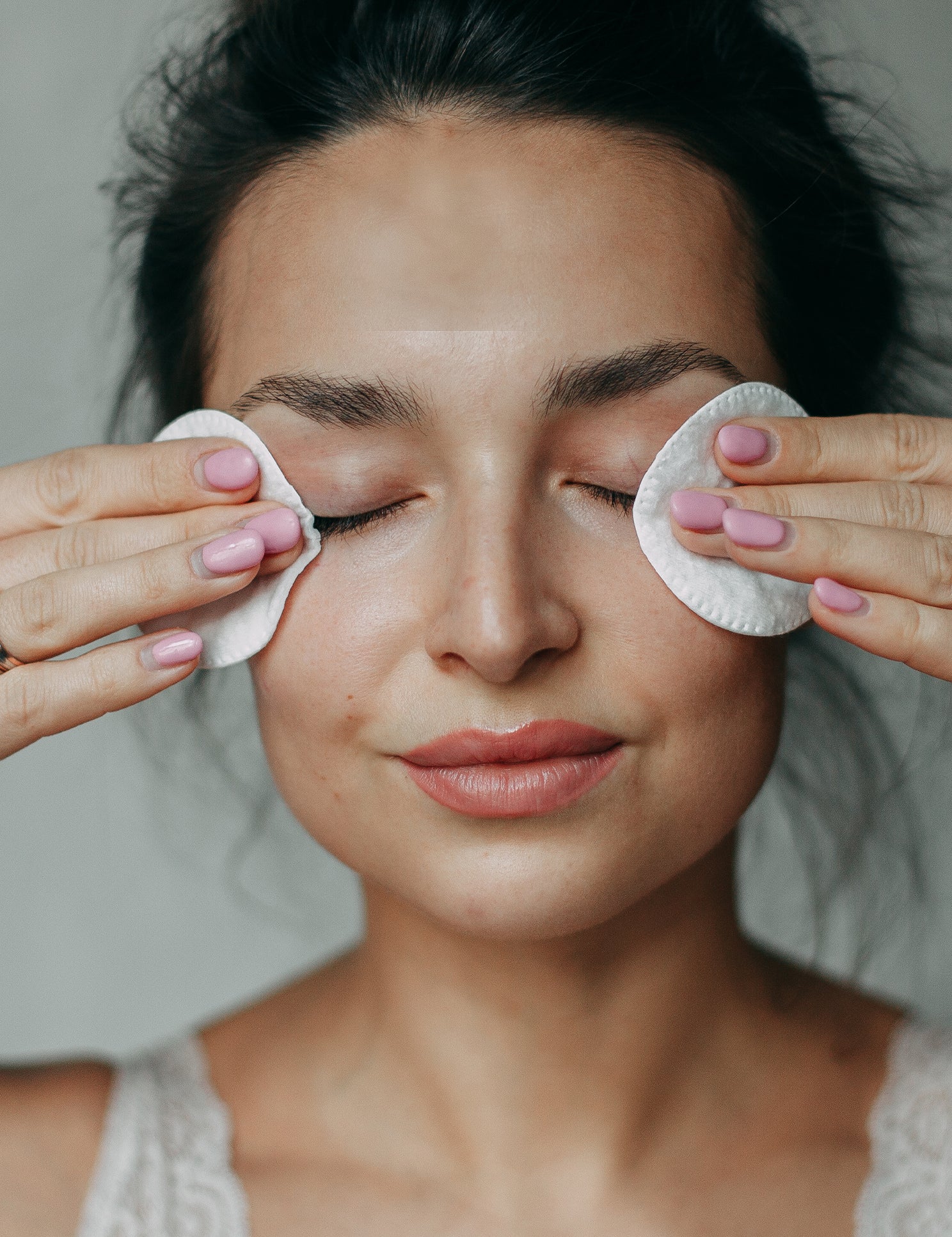 lavera Soft Eye Make-up Remover in der Anwendung