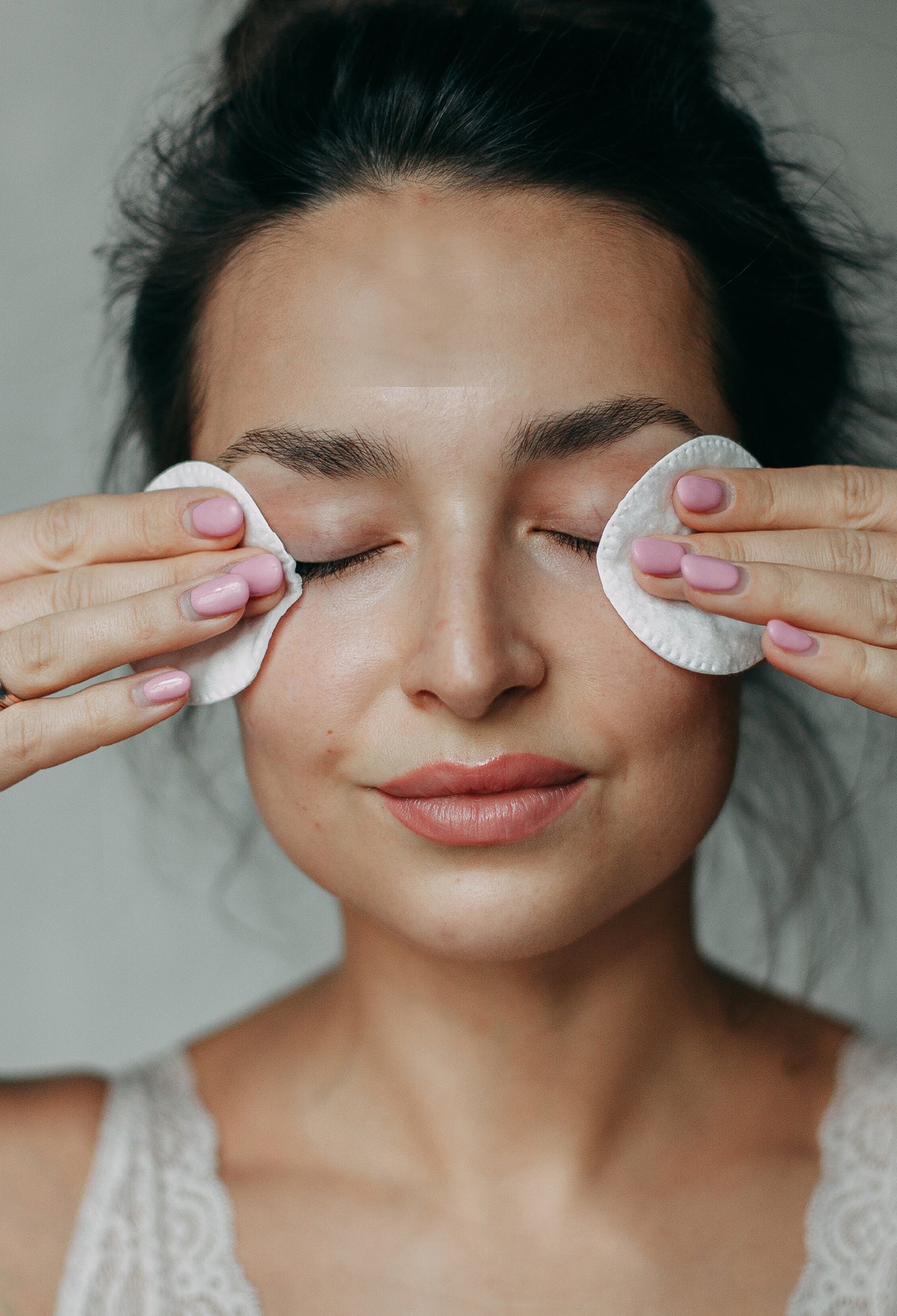 lavera Soft Eye Make-up Remover in der Anwendung