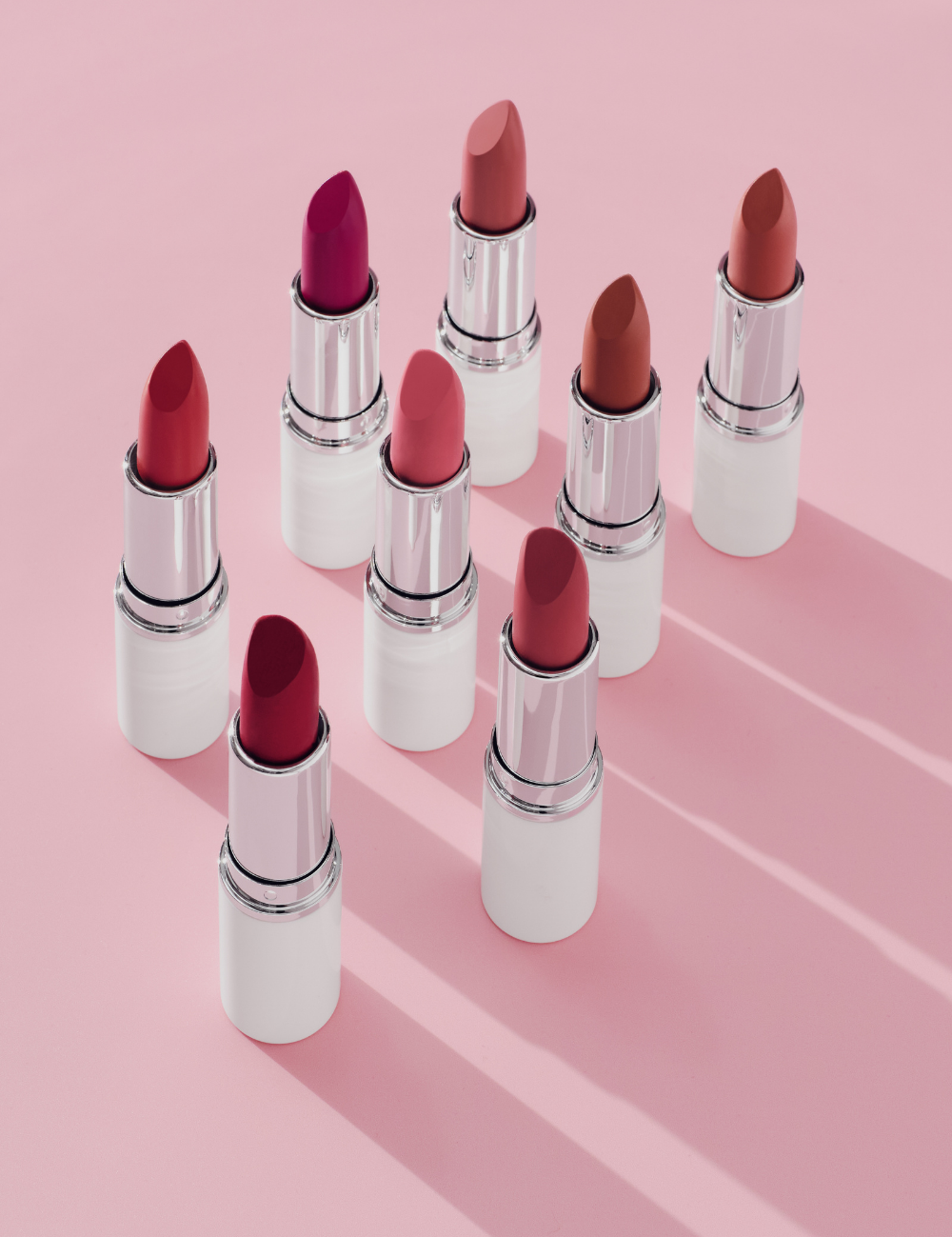 lavera Cream Glow Lipstick -Berry Red 10- in der Anwendung