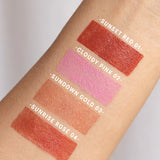lavera Multi Balm -Sunset Red 01- in der Anwendung
